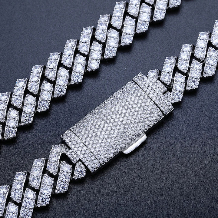 Close-up of the 20mm Cuban chain's intricate, high-quality design