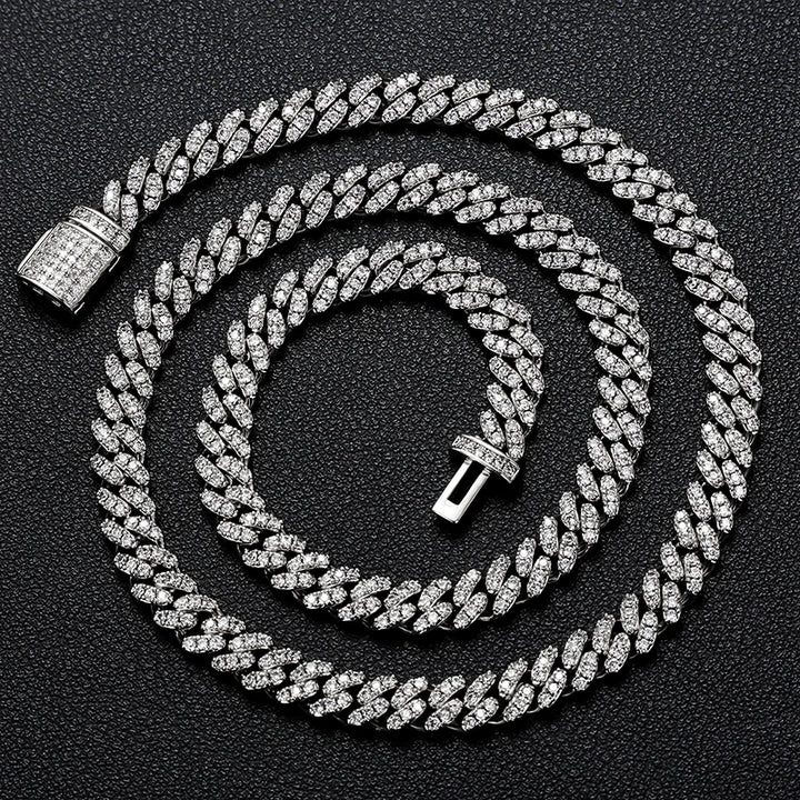  Close-up of the intricate link design of the 6mm Miami Cuban Chain